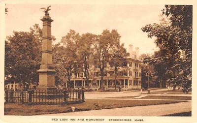 Red Lion Inn & Monument Stockbridge, Massachusetts Postcard