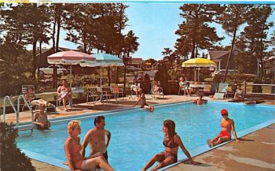 Beach' N Towne Motel Yarmouth, Massachusetts Postcard